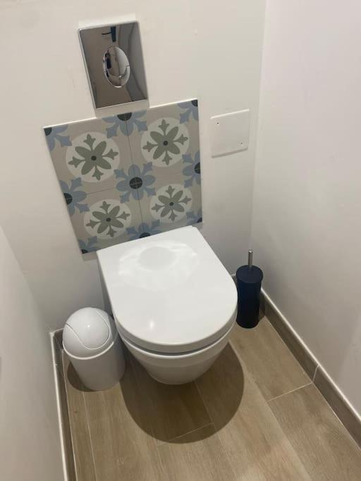 Appartement Familial, 2 Chambres, En Rdc Sur Cour Saint-Florentin  Exteriör bild