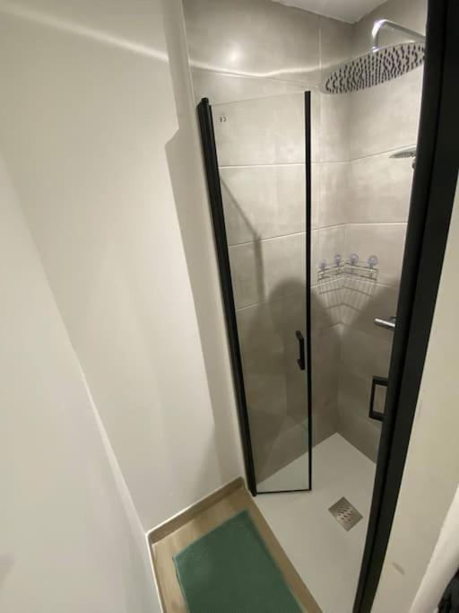 Appartement Familial, 2 Chambres, En Rdc Sur Cour Saint-Florentin  Exteriör bild