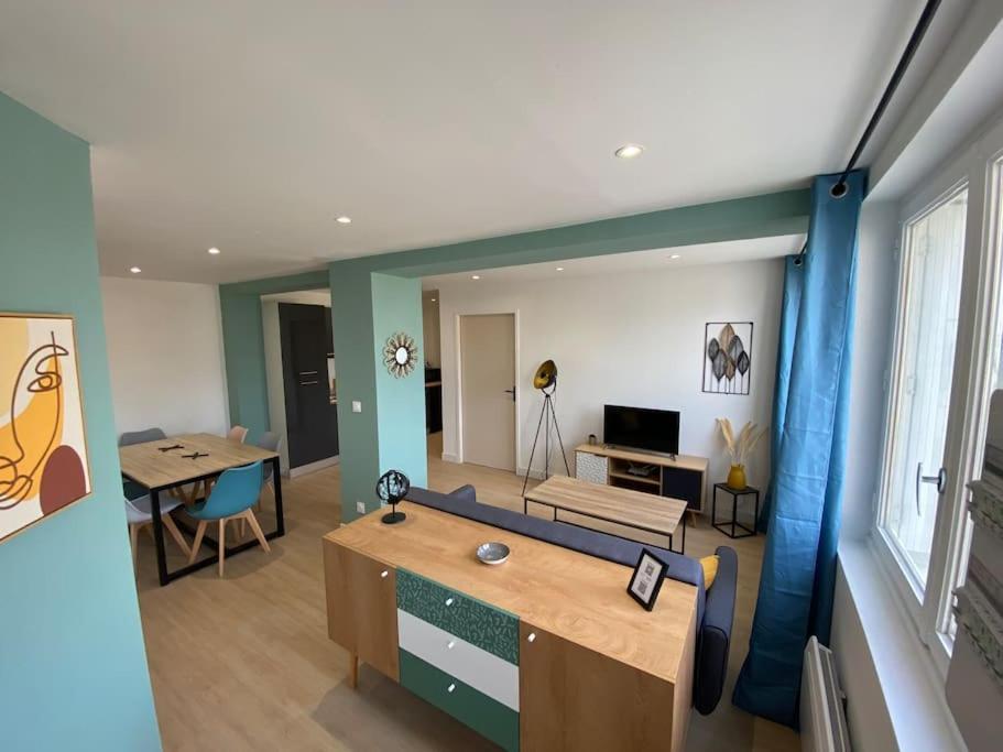 Appartement Familial, 2 Chambres, En Rdc Sur Cour Saint-Florentin  Exteriör bild