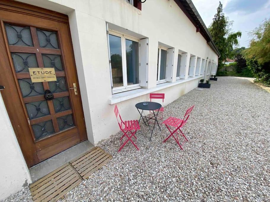Appartement Familial, 2 Chambres, En Rdc Sur Cour Saint-Florentin  Exteriör bild